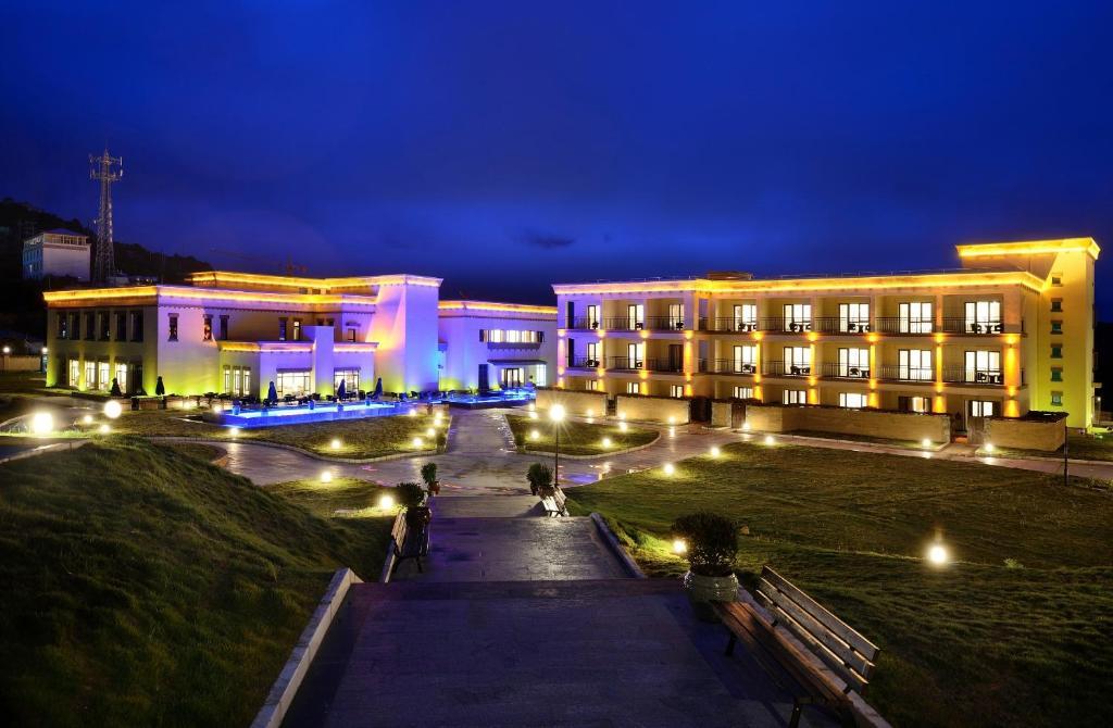 High Mountain Resort-Deqin Дечен Екстер'єр фото